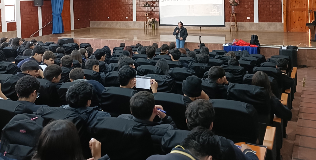 Universidad Andrés Bello realiza charla vocacional a nuestros/as estudiantes